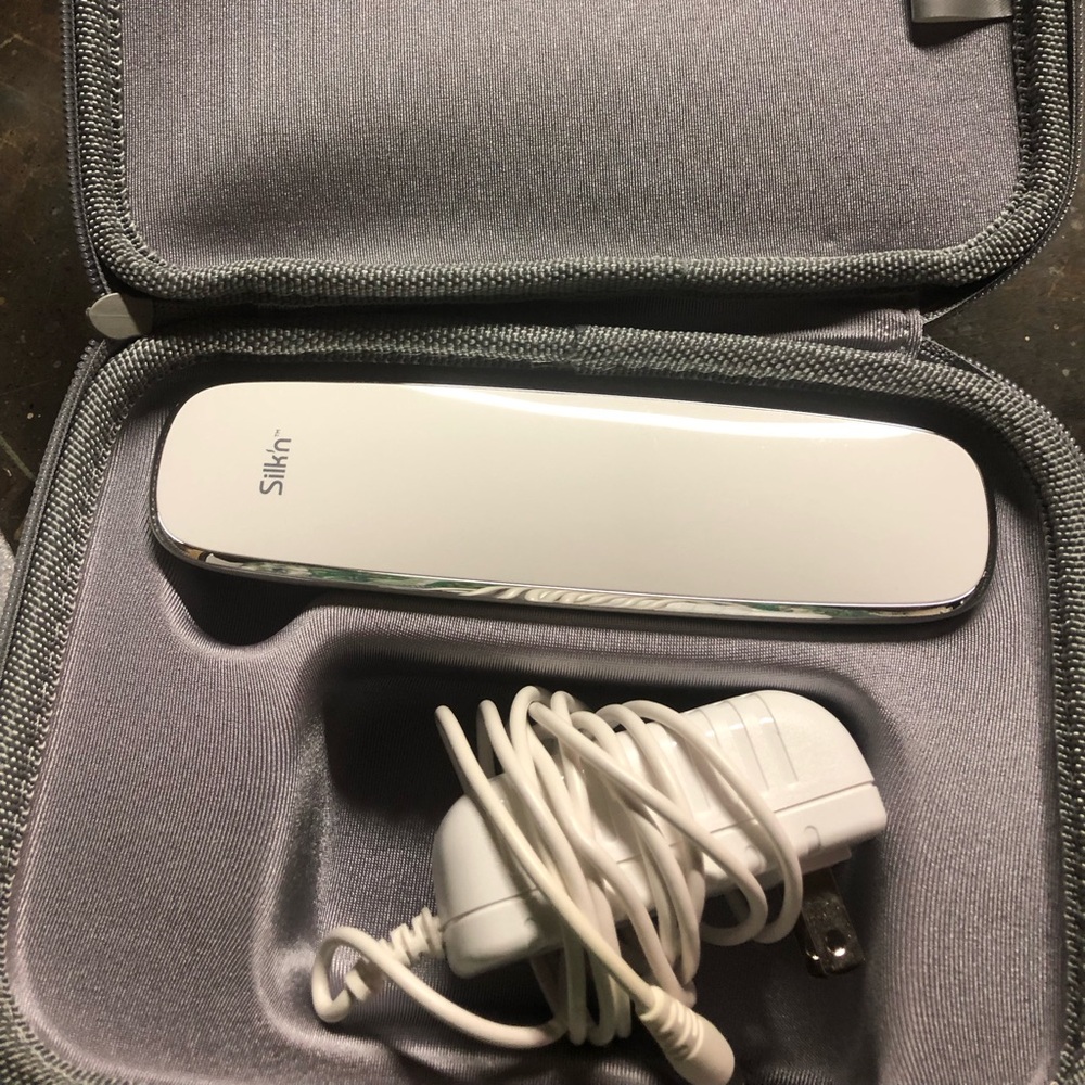 Silk'n Titan Facial Skincare Device – Portable Skin Tool